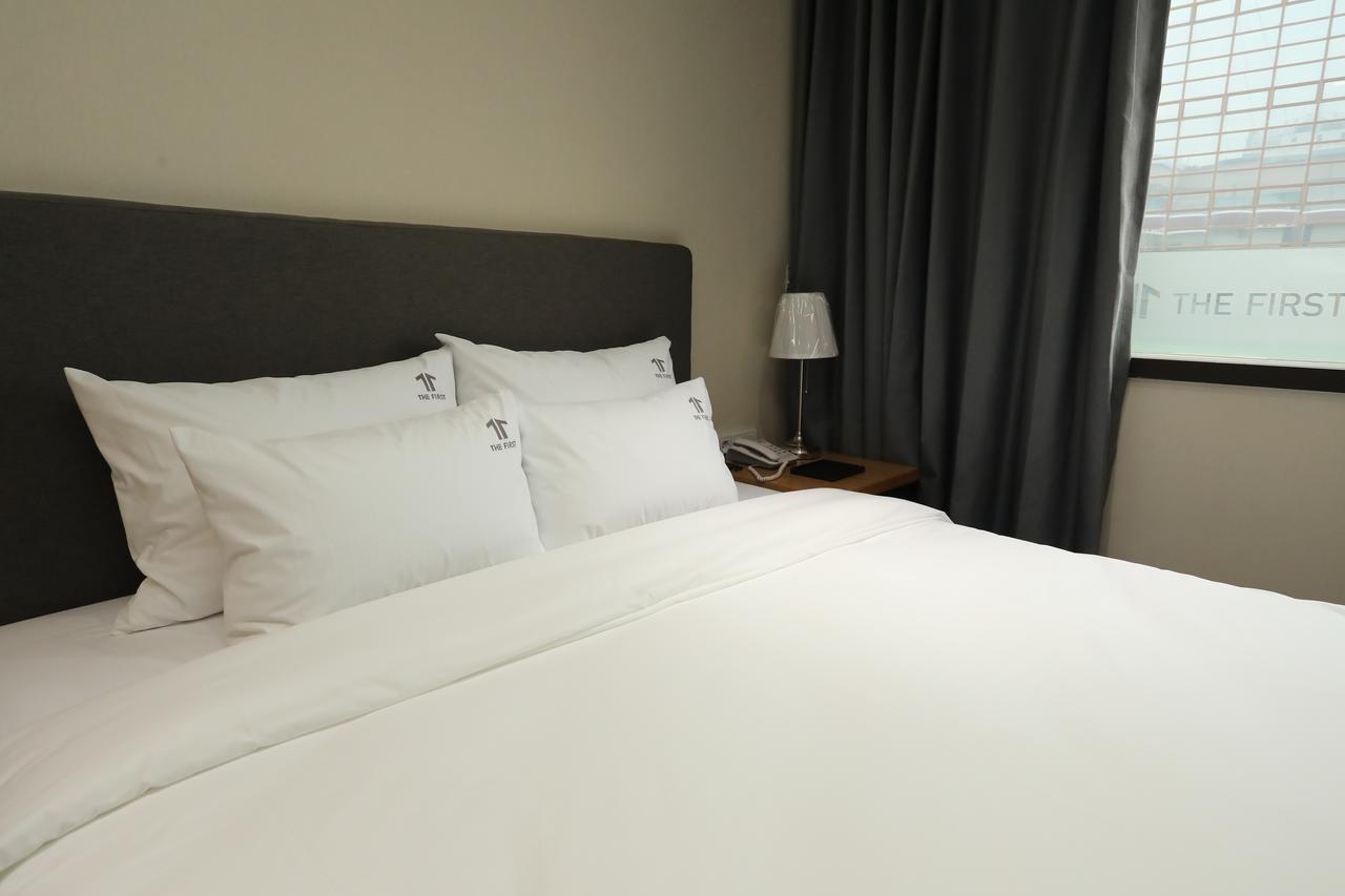 The First Hotel Cshangvon Kültér fotó