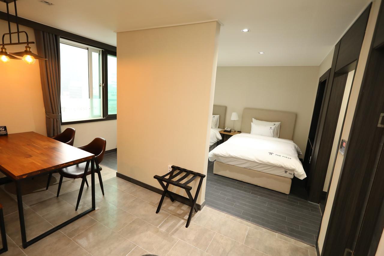 The First Hotel Cshangvon Kültér fotó